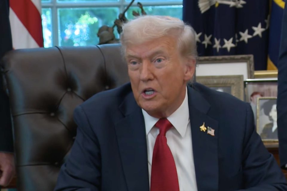 Trump diz que pode ajudar prefeito eleito de Nova York, mas volta a chamá-lo de “comunista”