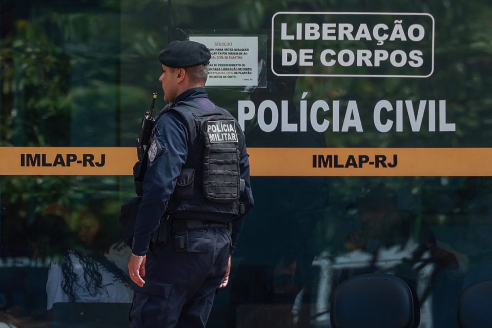 Prisão de 11 policiais no RJ em três dias expõe desafios da União no estado