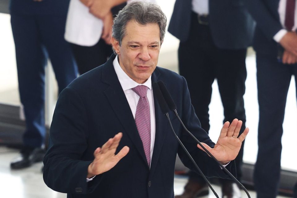 Governo articula nova ofensiva fiscal após revés no IOF