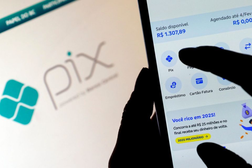 Pix reduz receitas dos três maiores bancos em quase R$ 2 bilhões