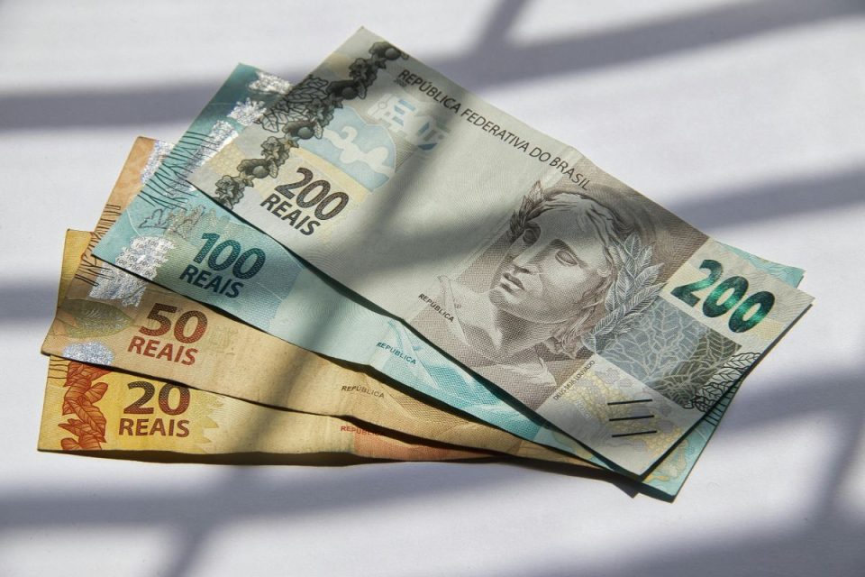 Nova fase do Desenrola pode beneficiar até quem não tem dívidas; entenda
