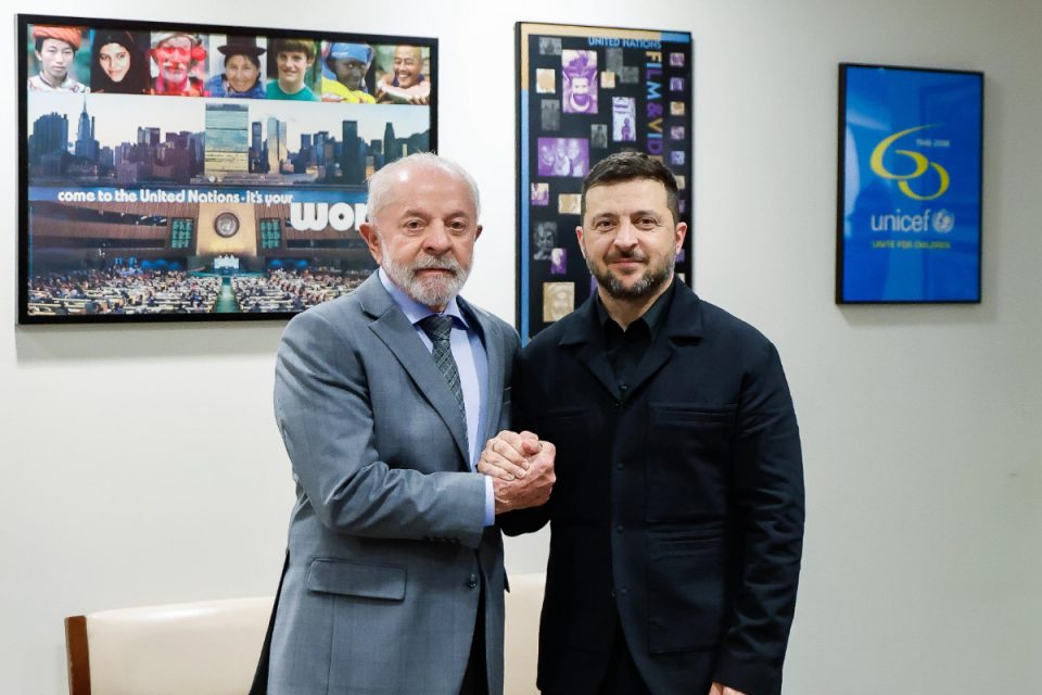 Lula e Zelensky reforçam diálogos de paz e desafios da guerra na Ucrânia durante encontro nos EUA