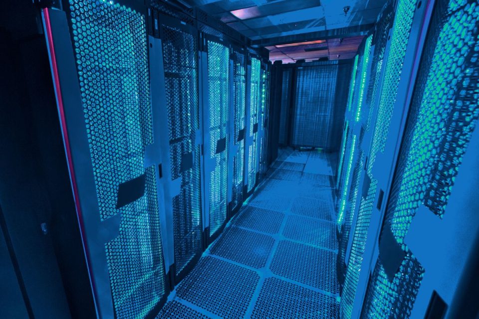 Anatel lança White Paper sobre data centers e reforça papel estratégico do setor no Brasil