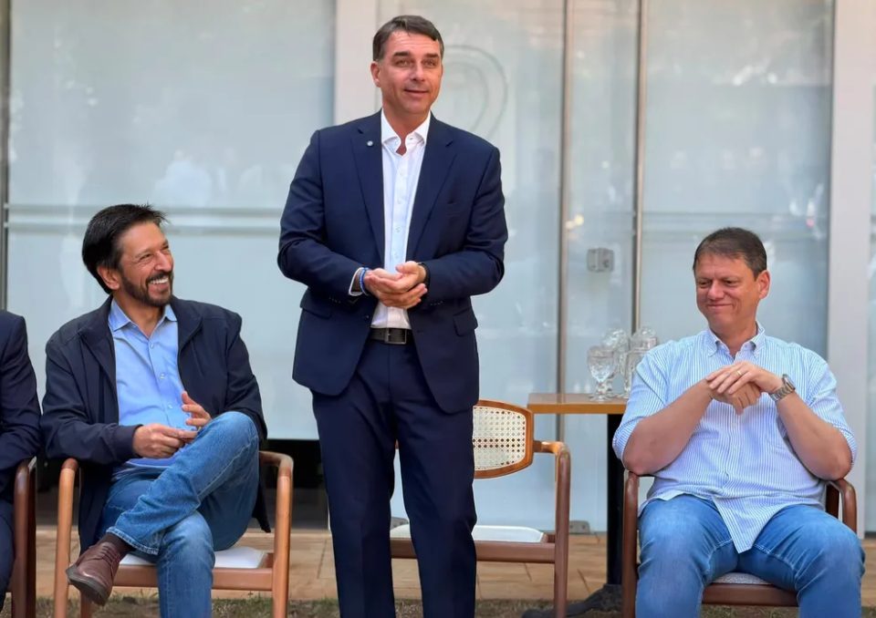 Centrão evita ser vice de Flávio por não ver benefício, só custo