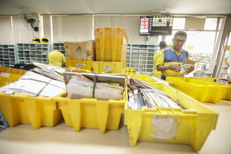 Crise empurra Correios para o mercado em busca de fôlego
