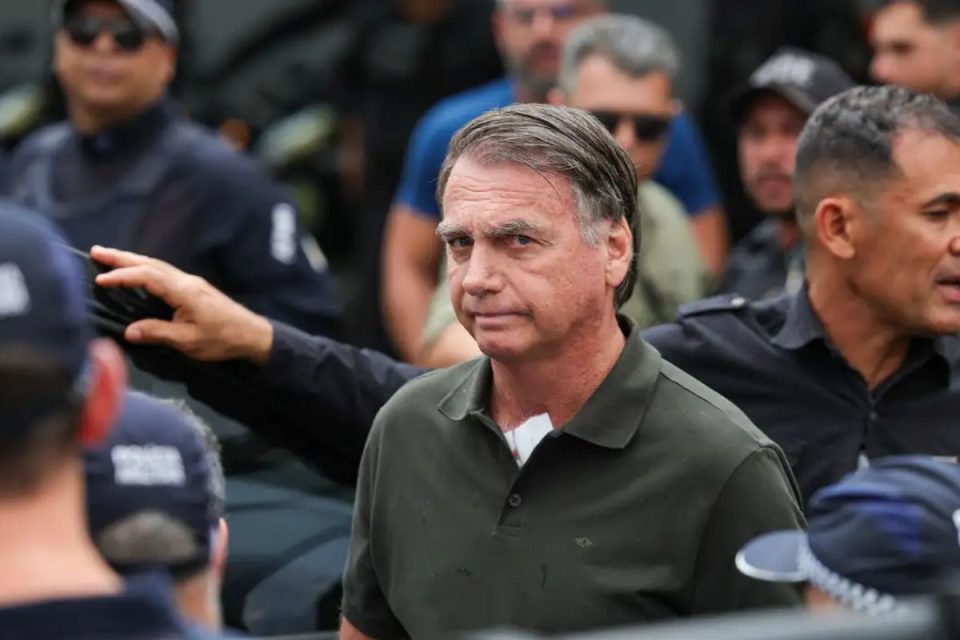 STF libera visita de filhos de Bolsonaro na prisão; veja data e horário