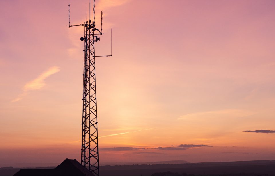 Governo pretende ampliar cobertura de internet em rodovias federais em 2026