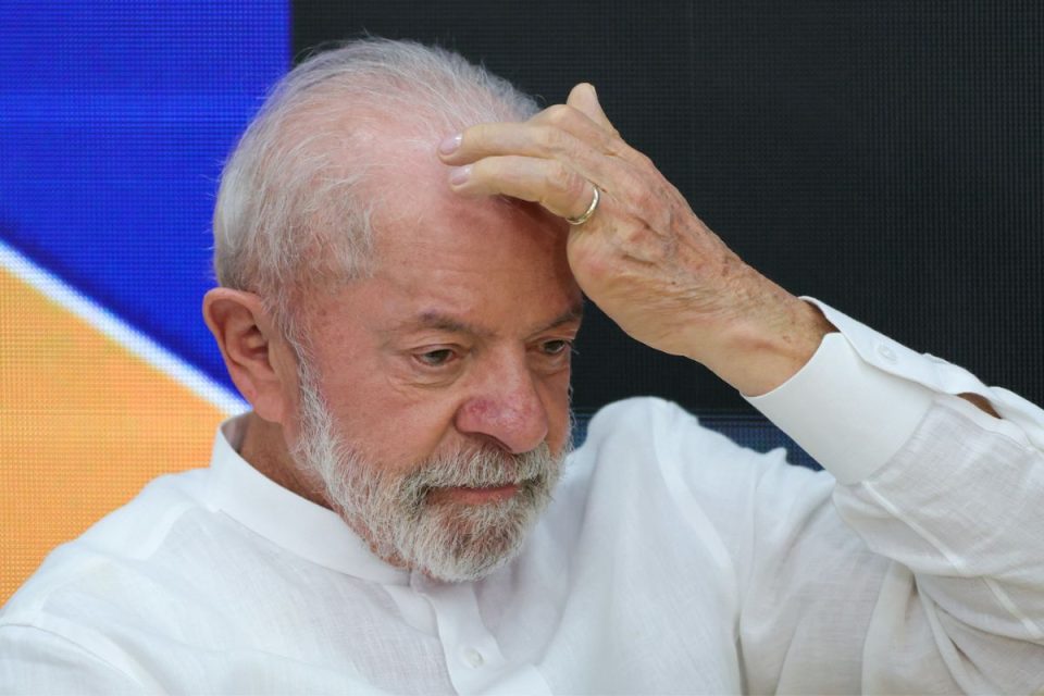 Lula diz que ainda não escolheu nome para substituir Barroso no STF