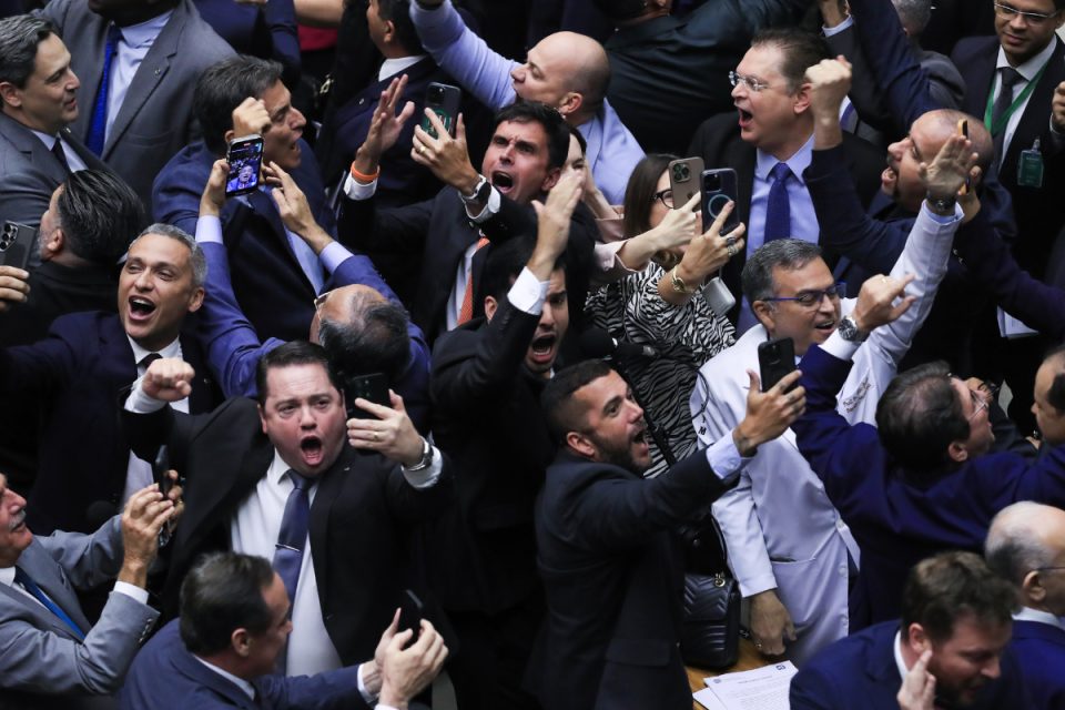 Como votou cada deputado na MP que previa alternativas ao aumento do IOF