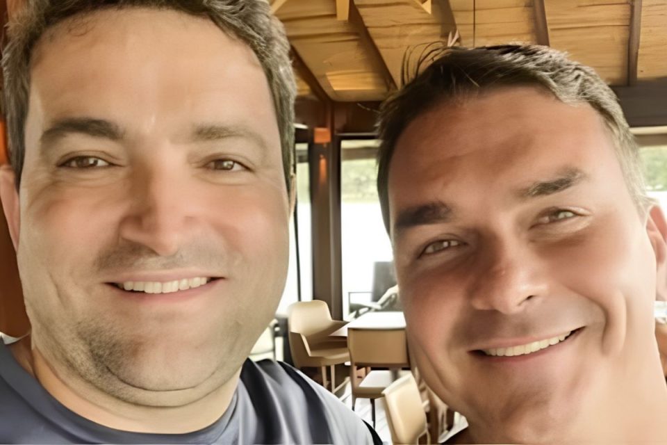 Flávio Bolsonaro x Willer Tomaz