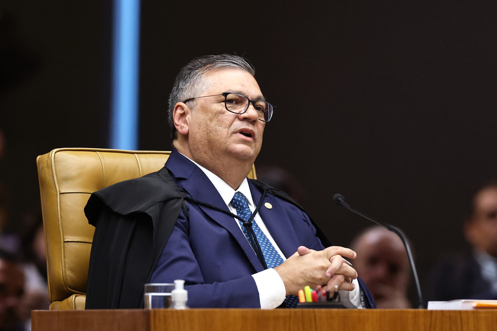 Decisão de Dino mapeia elo de Vorcaro com cemitérios em SP e expõe encontro com Mendonça