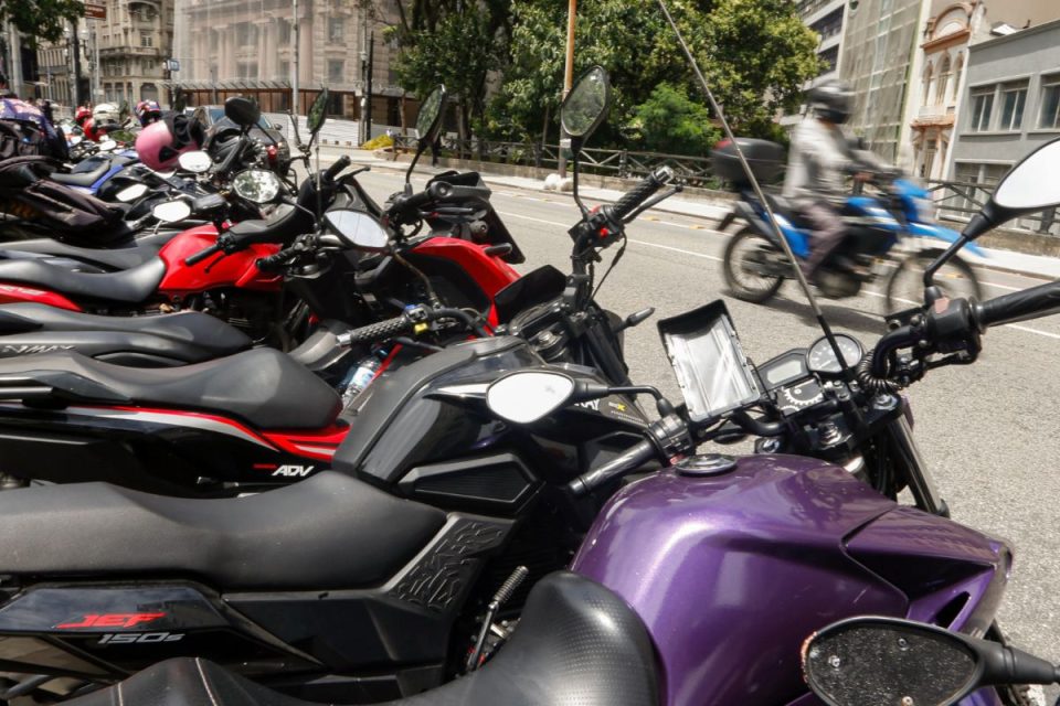 Prefeitura de SP tem até dezembro para regulamentar mototáxi; entenda o que está em jogo
