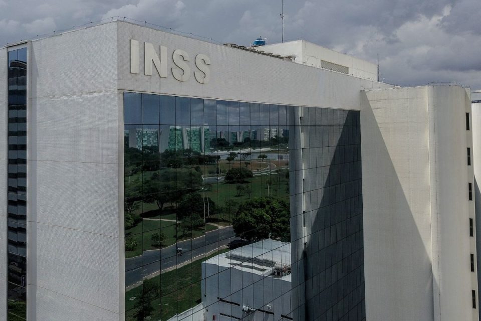 INSS e Banco BMG firmam acordo para devolver cobranças indevidas em consignados