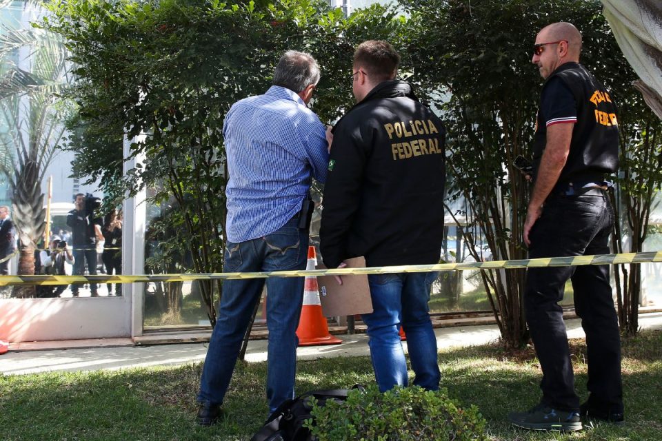 Entenda operação da PF que mira aliado de Flávio Bolsonaro e ex-chefe da Polícia Civil do RJ