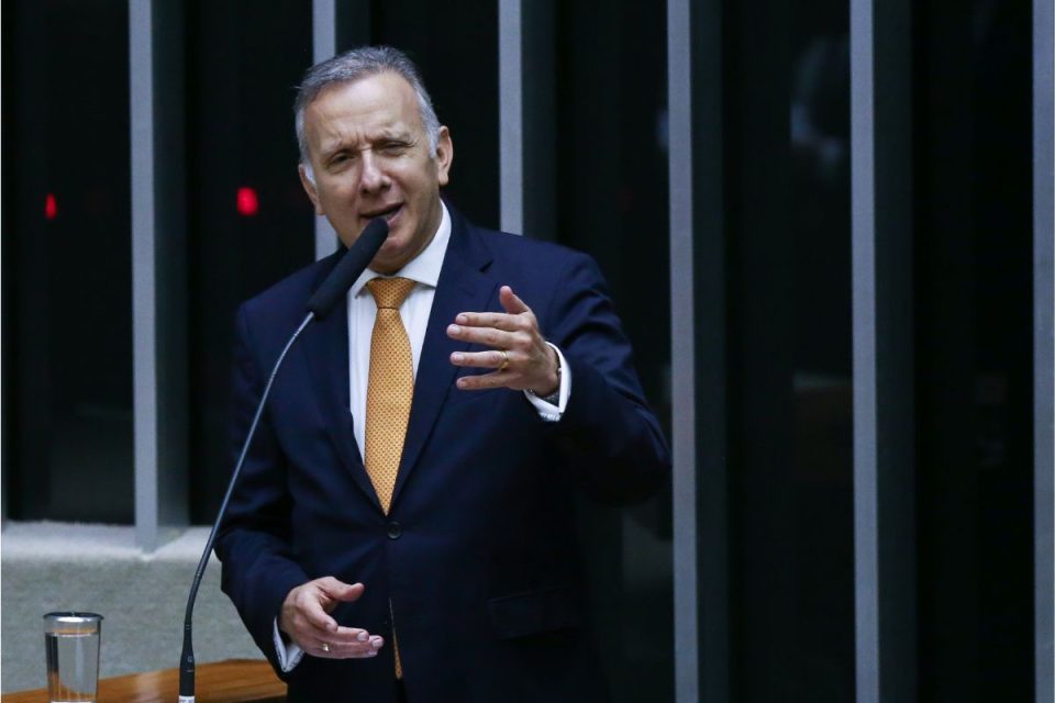Aguinaldo Ribeiro quer incluir regime especial para data centers em projeto de regulamentação da IA