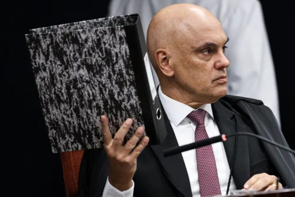 STF suspende processo contra Gustavo Gayer após decisão da Câmara dos Deputados