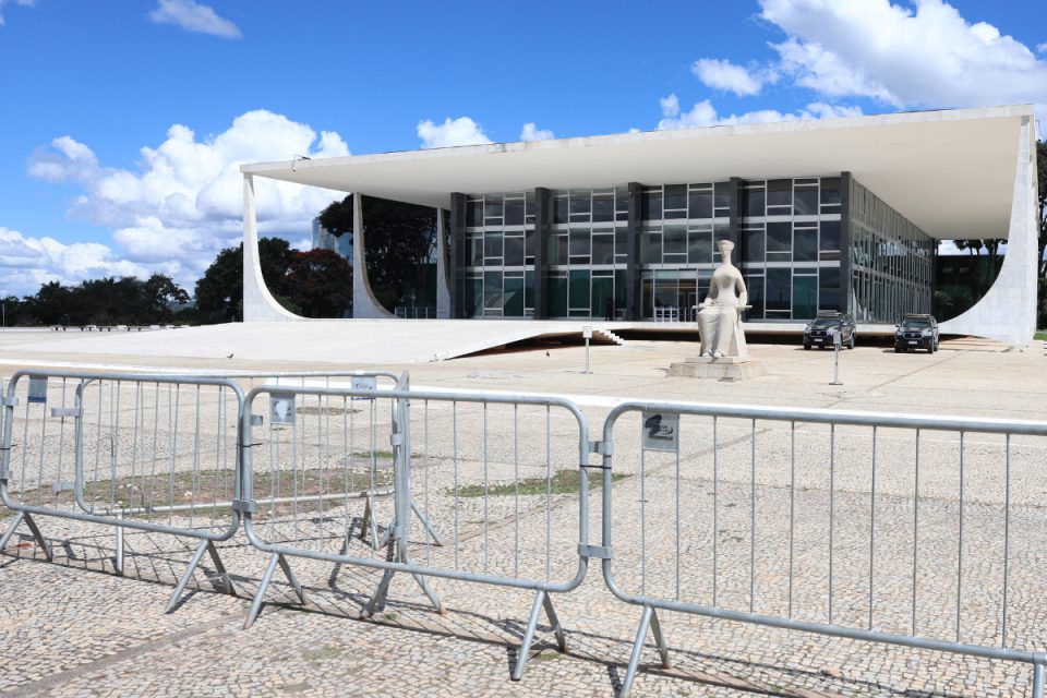 Debandada na Praça dos Três Poderes