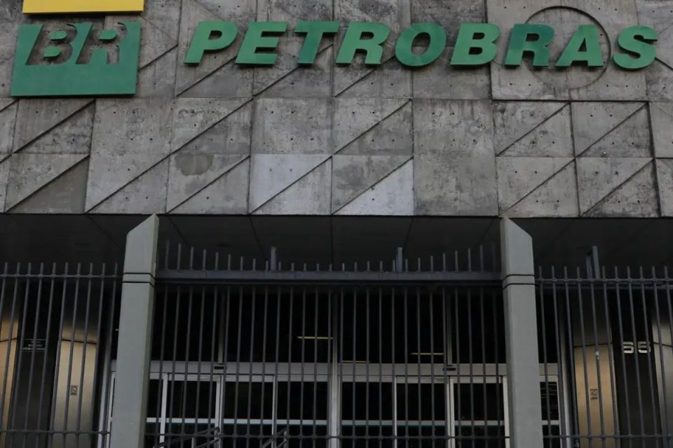 Petrobras ainda não sabe se vai reajustar preços da gasolina e do diesel