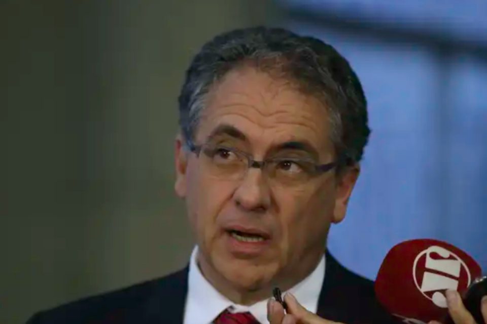 Votação da MP que taxa papéis isentos fica para semana que vem