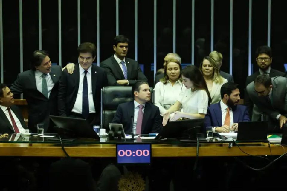 Câmara aprova ampliação da licença-paternidade para até 20 dias