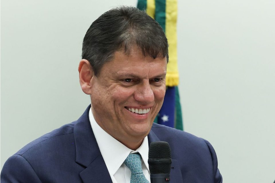 Tarcísio de Freitas cumpriu o que prometeu? Especialista analisa gestão com foco nas eleições de 2026