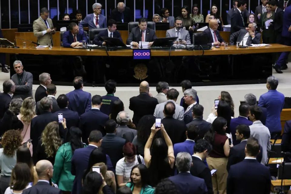 Terça-feira terá votações-chave no Congresso e debates regulatórios em Brasília