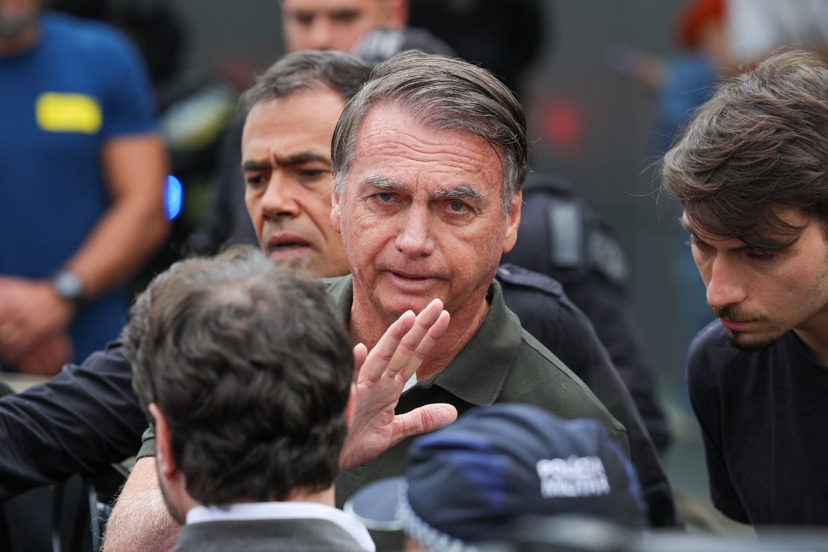 Moraes fecha cerco e coloca Jair e Flávio Bolsonaro em dilema
