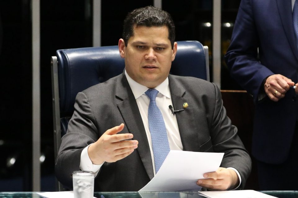 Mais uma pauta parada para Davi Alcolumbre