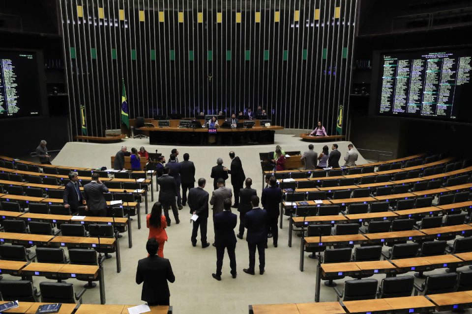 O que especialistas dizem sobre o Código de Defesa do Contribuinte, que recebeu requerimento de urgência na Câmara?