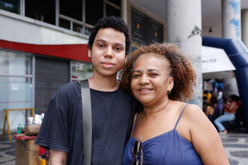 Estudo indica que Bolsa Família não reduz trabalho feminino e reacende debate sobre cuidado e crescimento