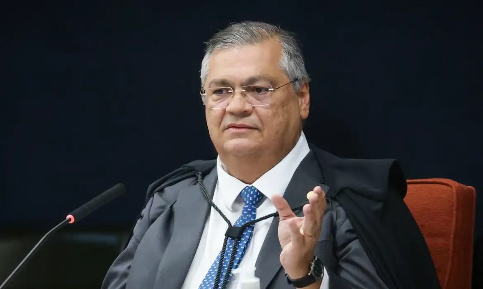 Dino barra decisões inglesas no caso de Mariana