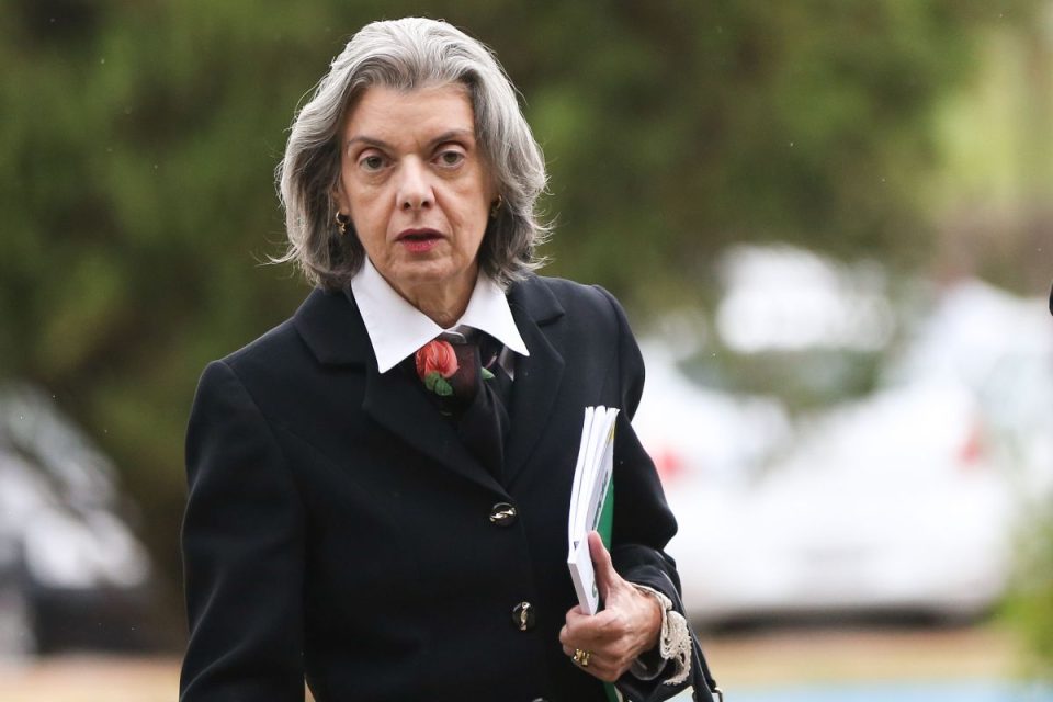 Cármen Lúcia impõe normas de conduta à Justiça Eleitoral e acirra debate sobre ética no STF