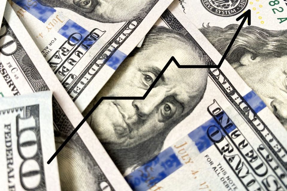 Dólar dispara após três dias de conflitos no Irã: como fica o real?