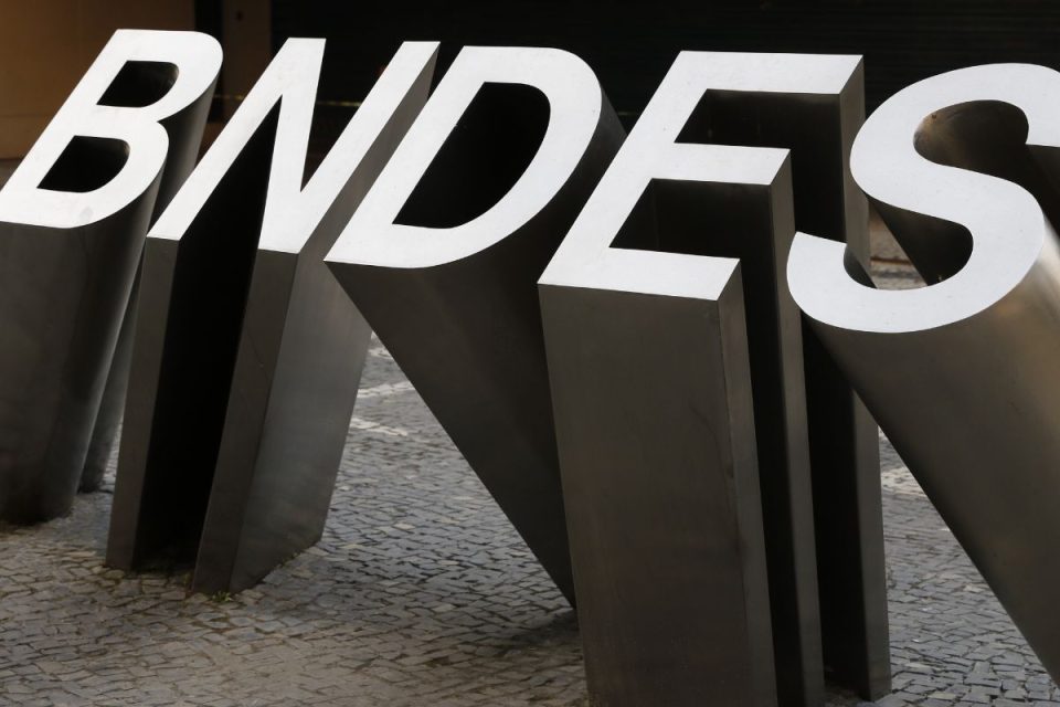 BNDES e Finep abrem edital para gestor de fundo de IA valendo R$ 205 milhões