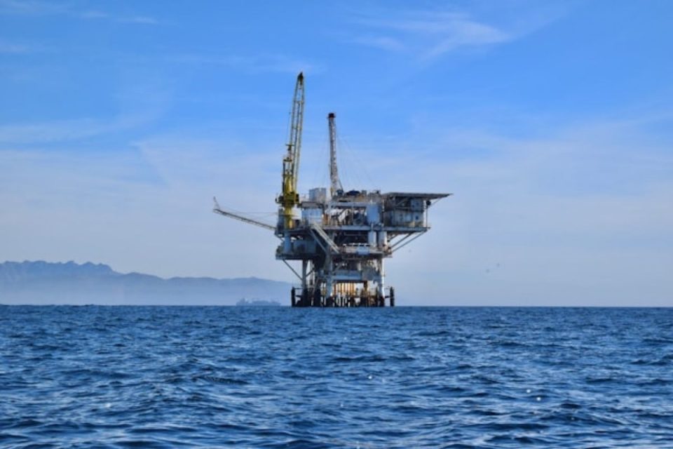 EUA vende primeira leva de petróleo venezuelano após retomar a produção no país