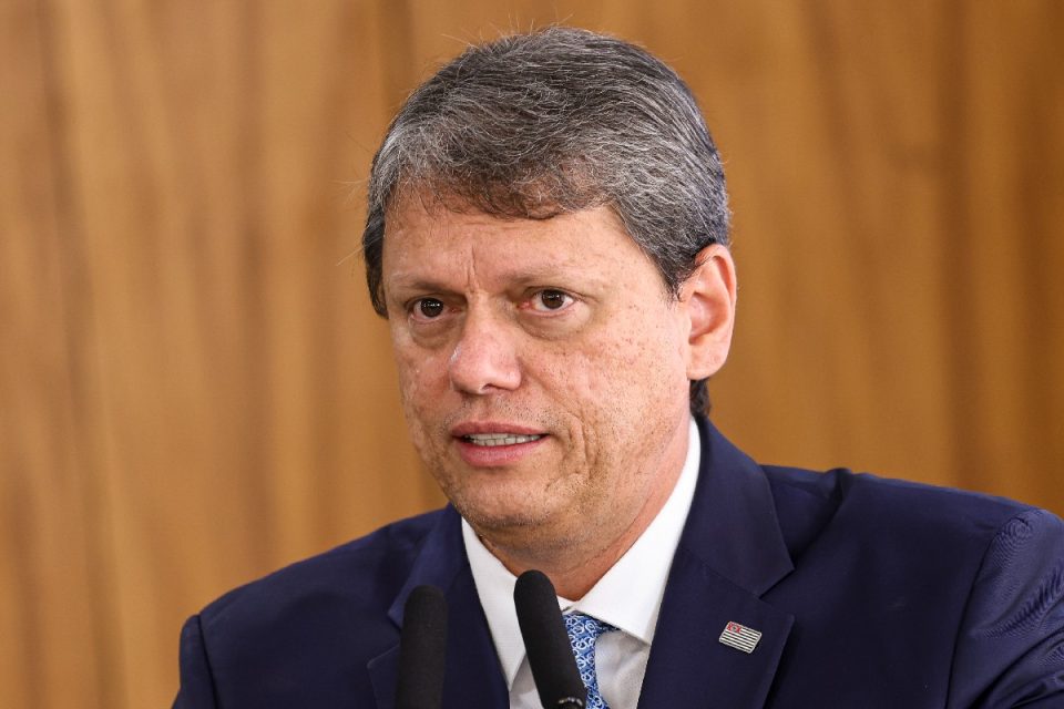 Tarcísio fora dos trilhos: por que as concessões em SP viraram risco público?