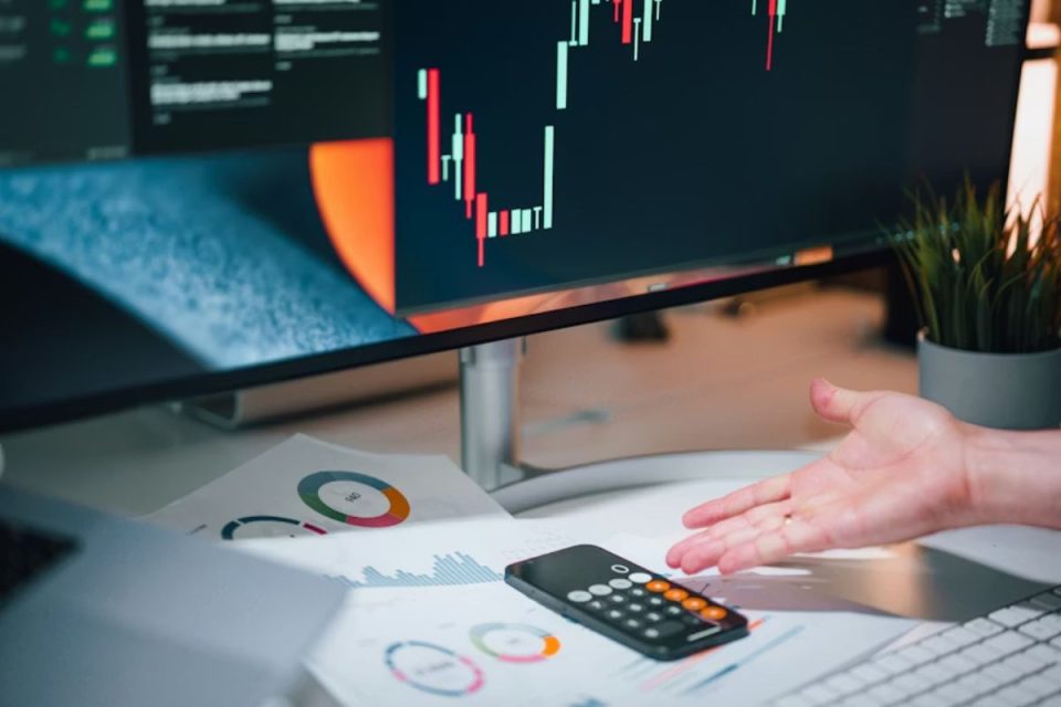Ibovespa hoje oscila com baixa liquidez e de olho nos juros do Brasil e EUA