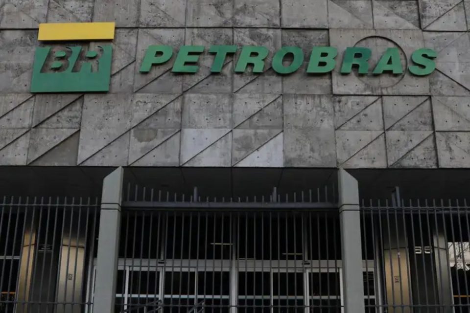 Petrobras é a petroleira que mais se valoriza com a guerra no Oriente Médio entre as concorrentes