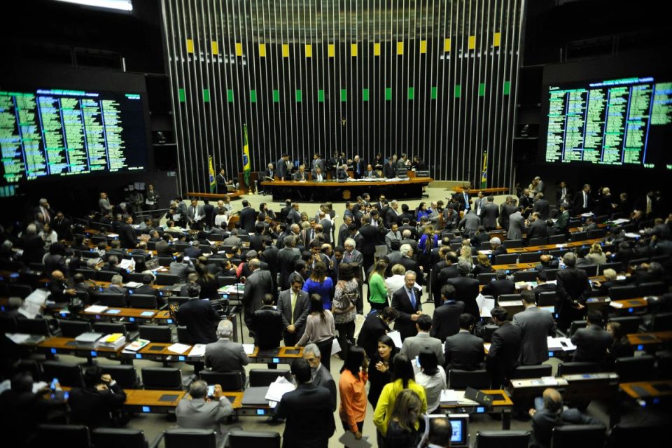 Quais reformas o Parlamento implementou e o que está previsto para os próximos anos?
