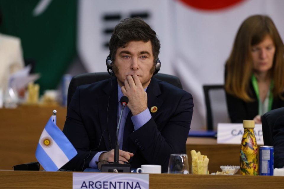Entenda os principais pontos da reforma trabalhista de Javier Milei aprovada no Senado argentino
