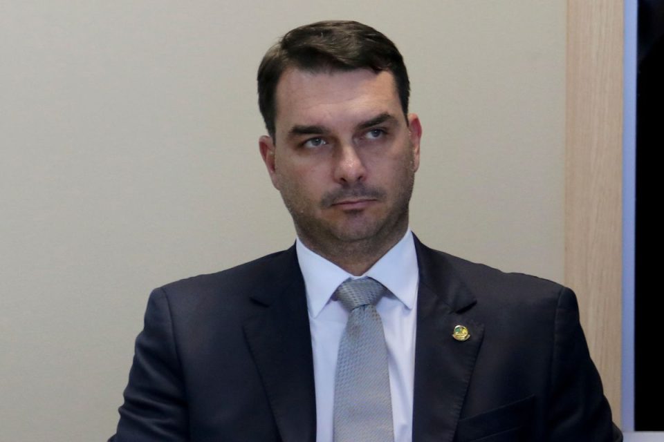 Caso Master: Nova relação entre Flávio Bolsonaro e Vorcaro desvendada
