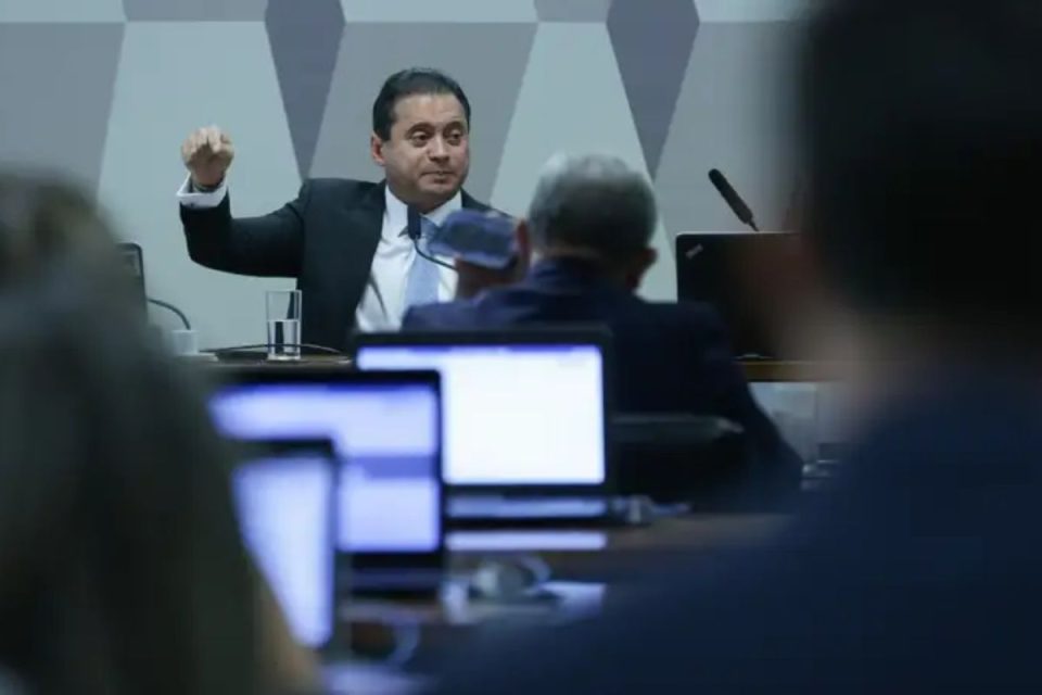 Quem é Weverton Rocha, senador alvo da Operação Sem Desconto?