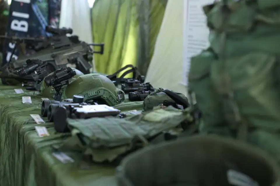 Brasil mobiliza cerca de 10 mil militares e equipamentos em treinamento de guerra na Amazônia