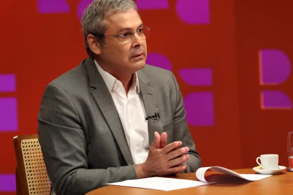 Comissão da Câmara aprova proposta que dá autonomia para municípios regularem aplicativos e táxis
