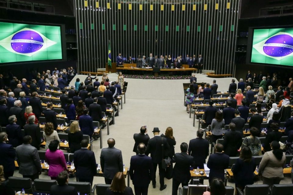 Agenda desta sexta-feira (24) destaca divulgação do IPCA-15 e relatório setorial da CNI
