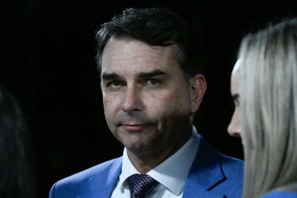 As mulheres apoiadas por Flávio Bolsonaro na disputa ao Senado