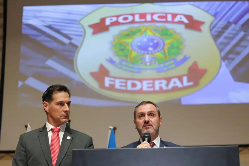 PF alega falta de verba e ameaça suspender emissão de passaportes em novembro