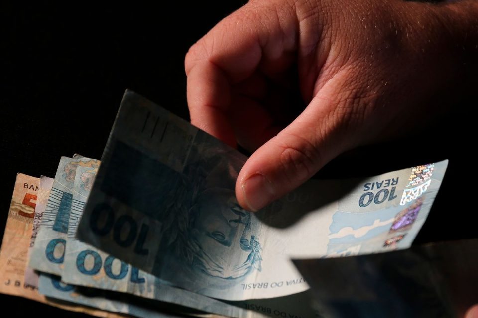 Brasil lidera ranking de países com maiores gastos em supersalários no serviço público, aponta levantamento