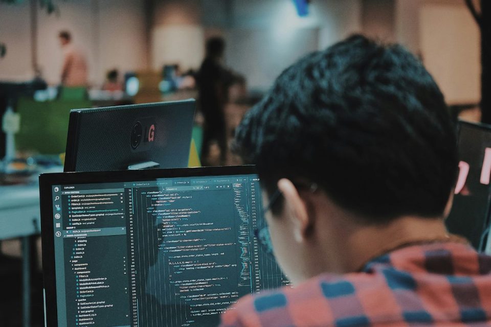 Corrida por data centers movimenta trilhões e expõe pressão sobre trabalhadores