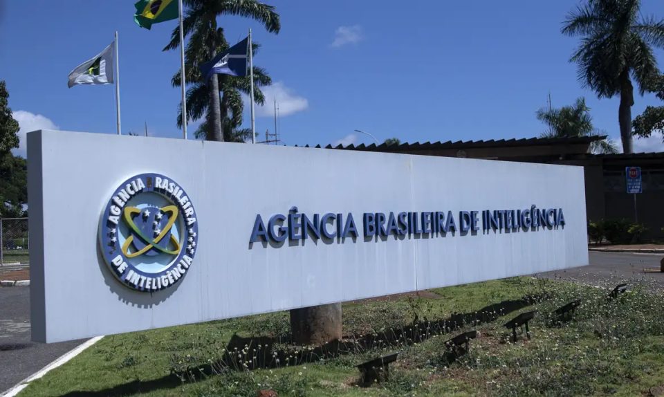 Interferência externa em eleições vai além de ações militares, alerta especialista